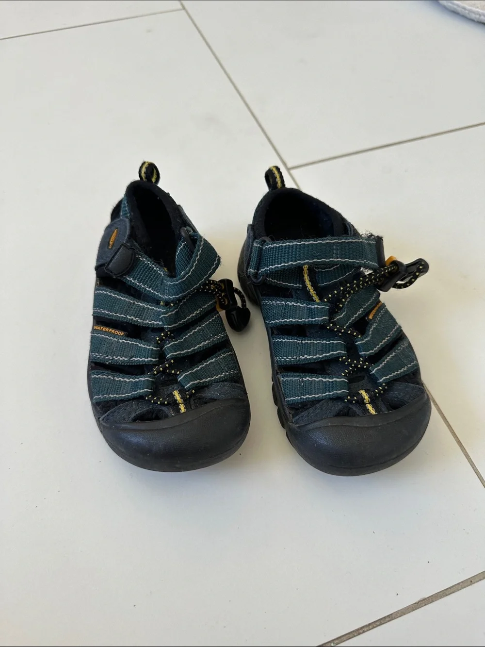 Keen Newport Kids Sandals in Teal and Black 10